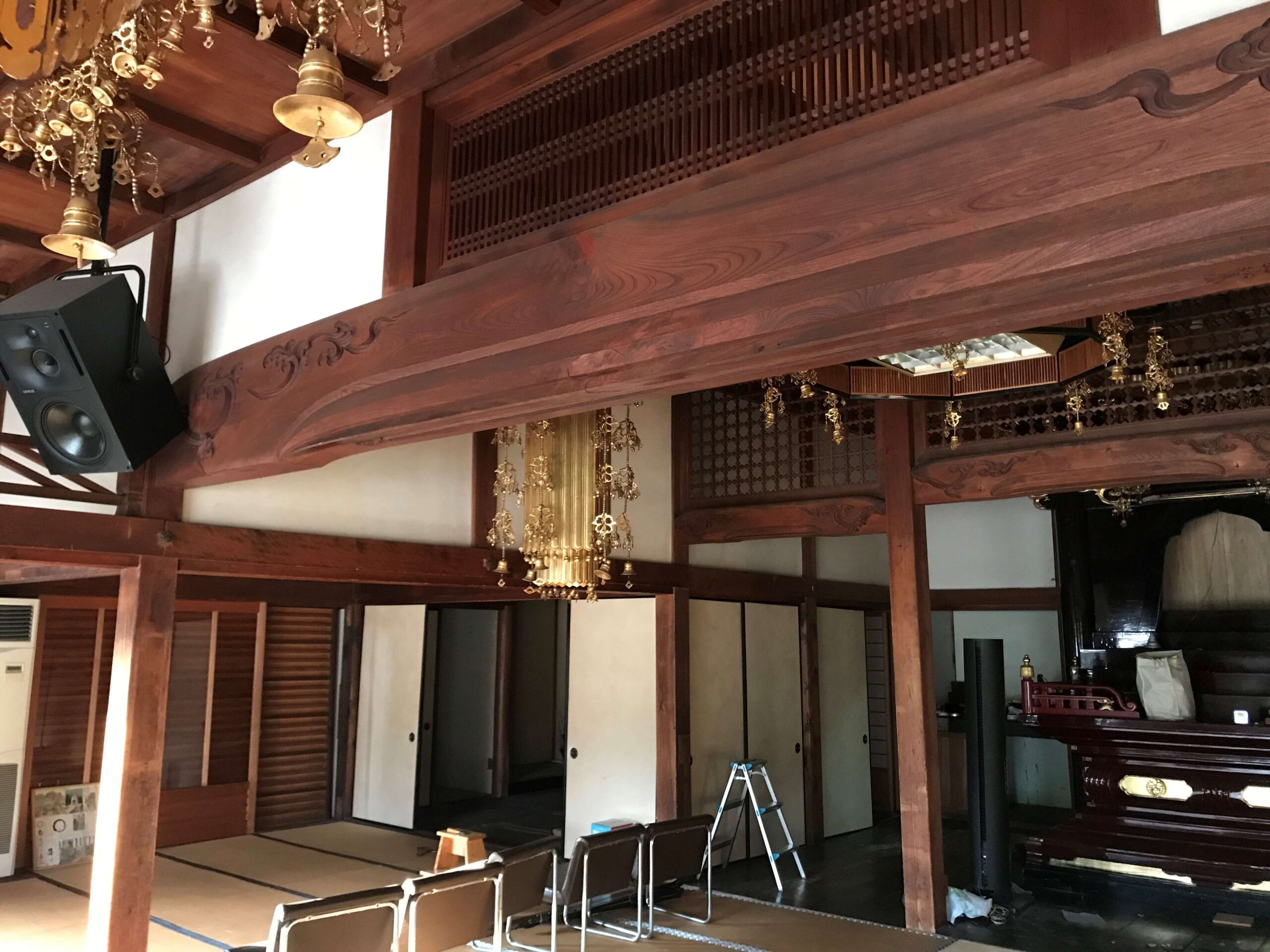 永正寺のスピーカー取り外し